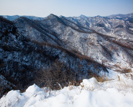 山区雪景