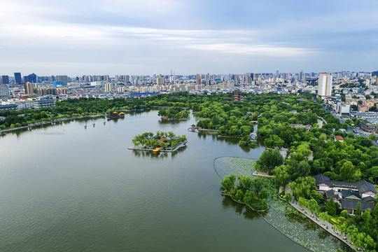 航拍大明湖历下亭