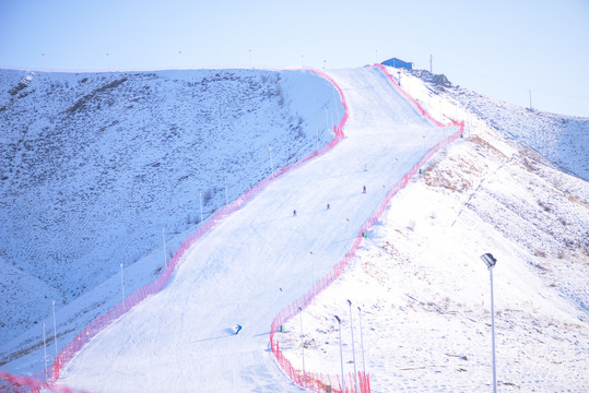 户外滑雪场滑雪道正面