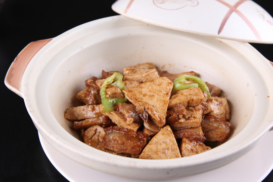 腌猪肉炖豆腐
