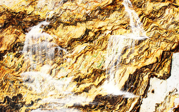 黄金大理石纹山水瀑布背景墙