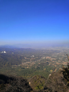 山顶远眺