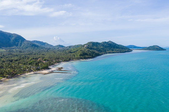 热带海岛海岸线航拍