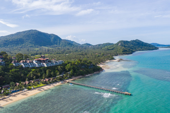 热带海岛海岸线航拍