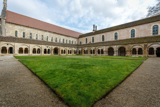 法国古老的中世纪修道院建筑