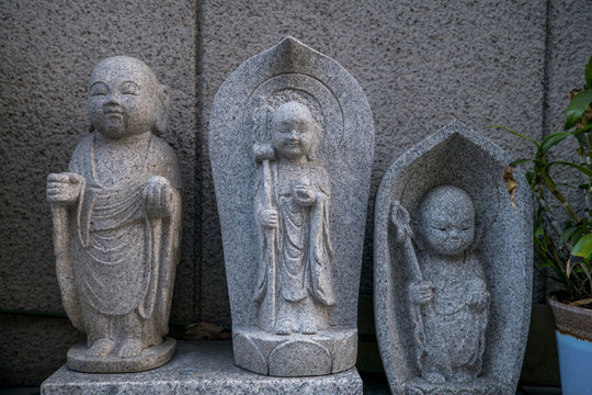 日本街头传统佛教佛像雕刻