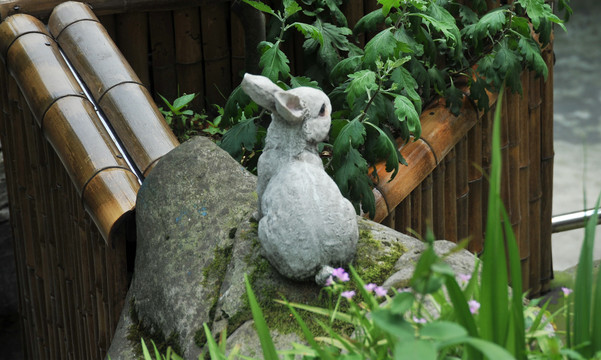 石雕小兔兔子雕塑