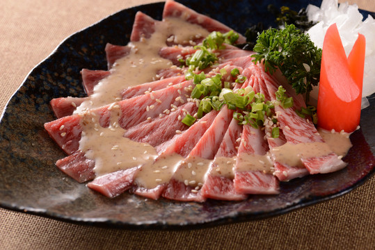 日式生拌牛肉