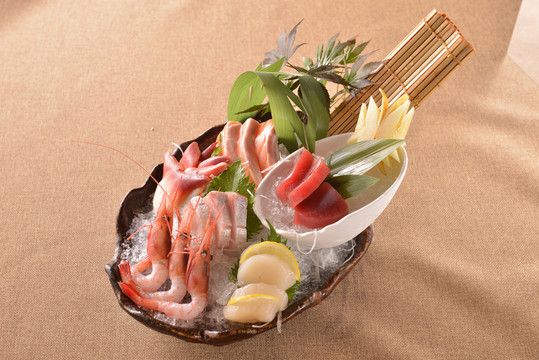 日式生鱼片刺身拼盘