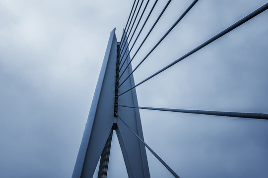 现代钢结构桥梁景观