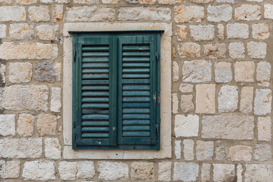 欧式古代砖墙背景和木质门窗