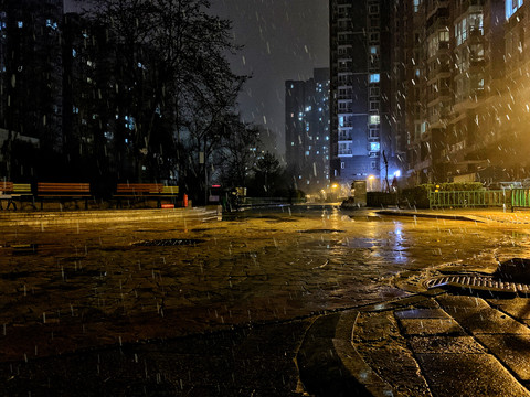 夜晚的雨