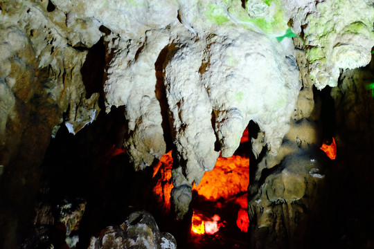 桂林阳朔银子岩溶洞母爱