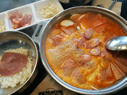 韩式火锅香肠火腿
