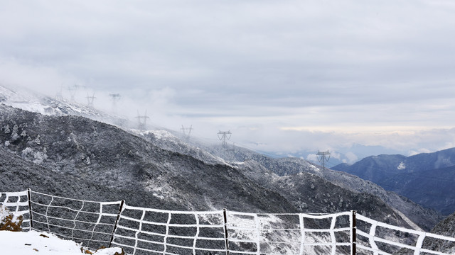 龙头山高压铁塔