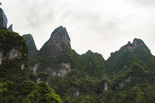 山峰群山