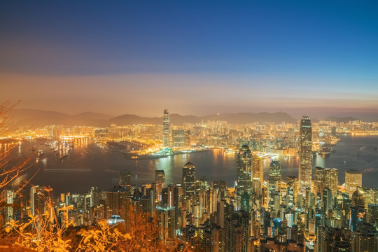 从中国香港太平山上俯瞰城市全貌