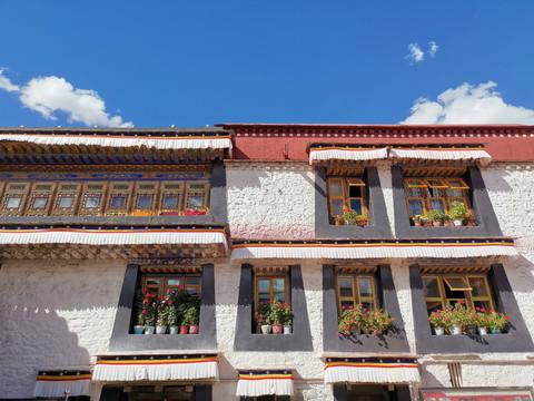 西藏建筑天空