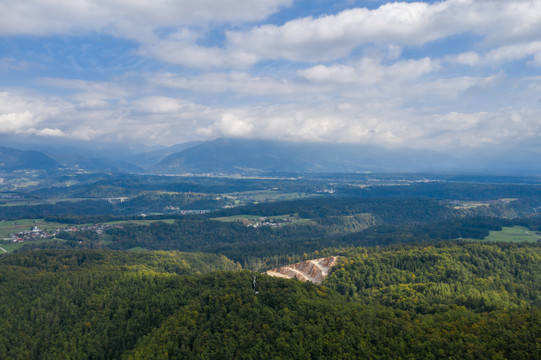 夏天山顶风光航拍