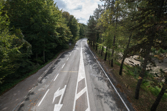 山里的高速公路