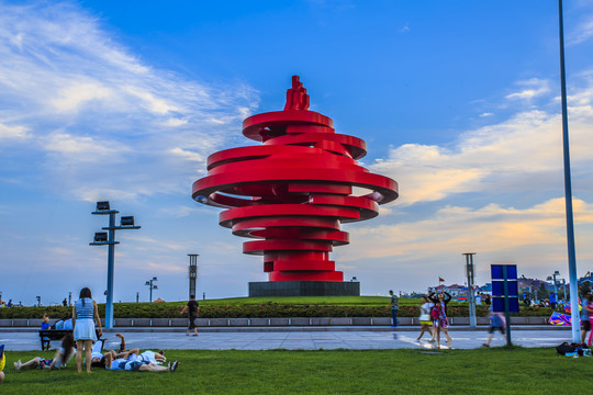 青岛地标建筑五月的风雕塑