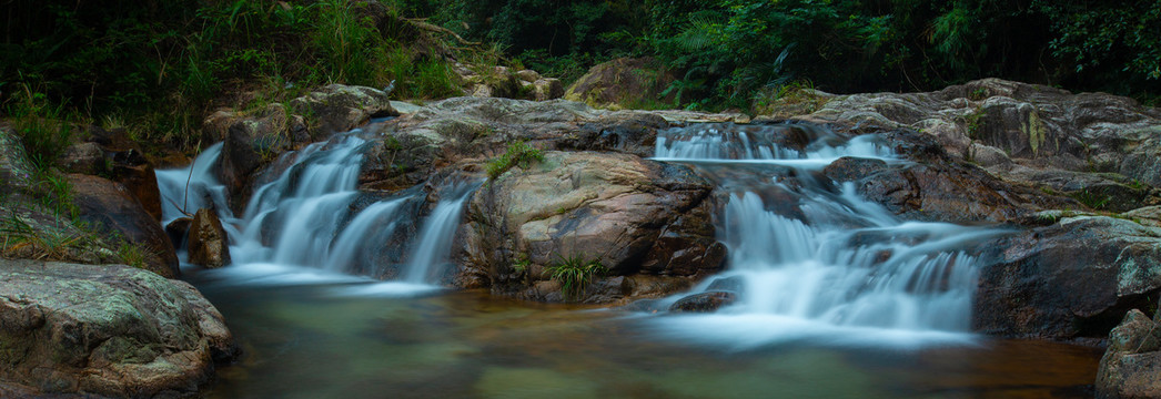 山间流水