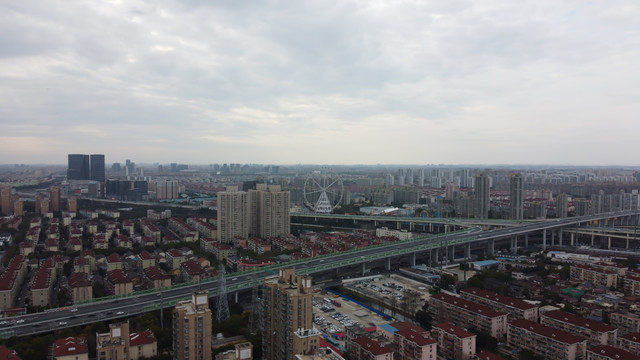 航拍高架摩天轮