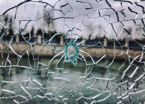 破碎的玻璃