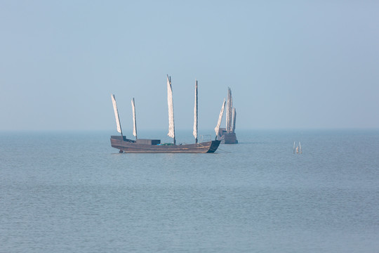 太湖上的帆船
