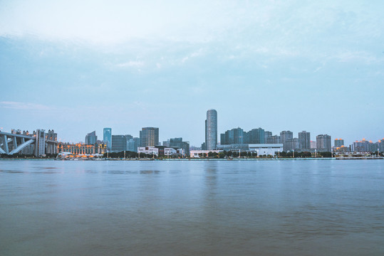 上海傍晚滨江夜景风光