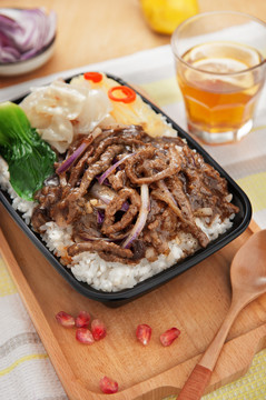 黑胡椒牛柳丝饭