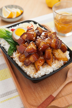 红烧肉饭