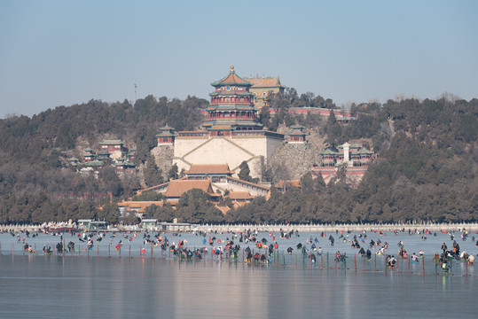 北京颐和园昆明湖冰场开放