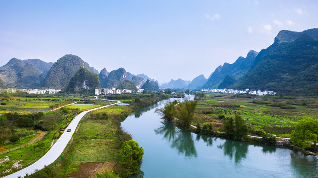 暮色中的阳朔遇龙河两岸风景