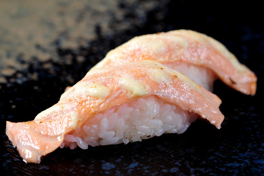 火焰三文鱼寿司