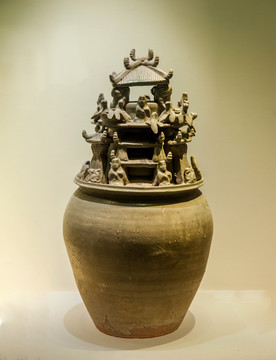 南京博物院青瓷飞鸟人物堆塑罐