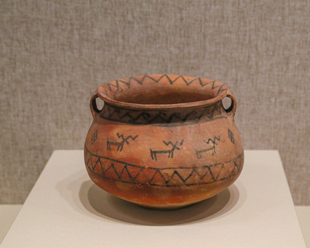 卡约文化大角羊纹彩陶罐