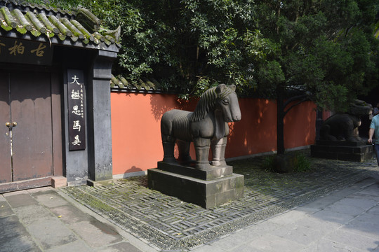 镇墓兽
