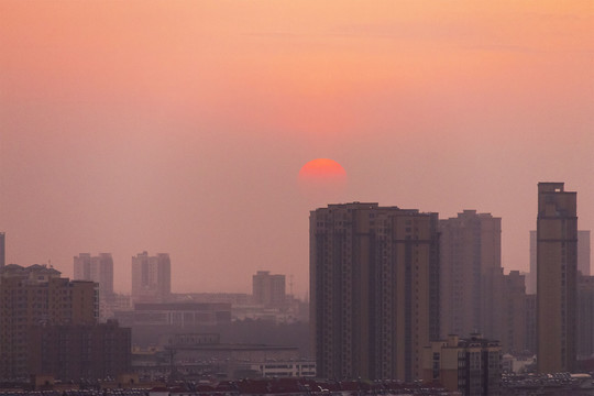 城市初升的太阳