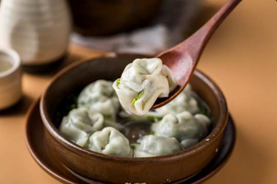 荠菜猪肉大馄饨