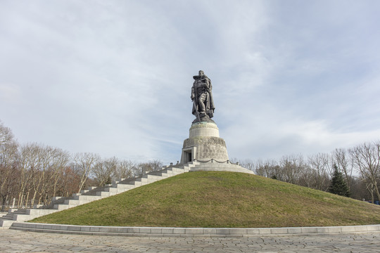 柏林苏联二战纪念碑
