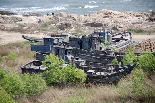 废弃的木渔船