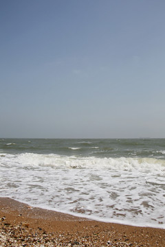 海滩白色浪花