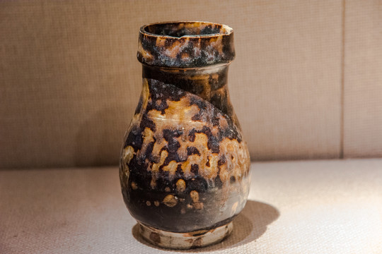 吉州窑瓷瓶
