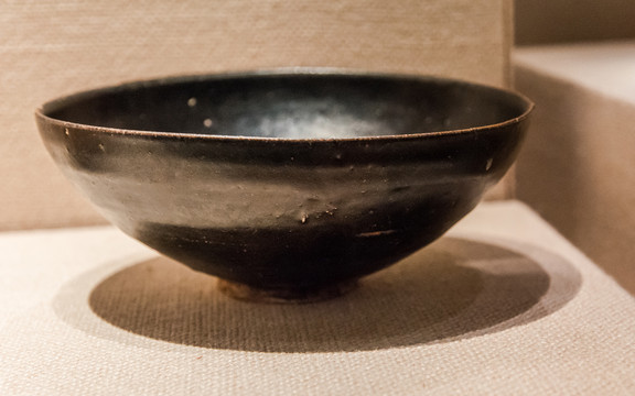 宋代黒釉瓷碗
