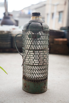 老旧的热水瓶