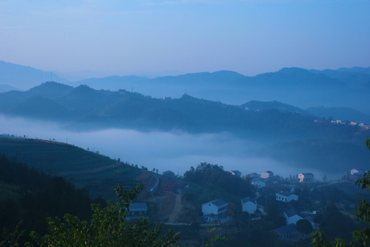 县河云雾日出十