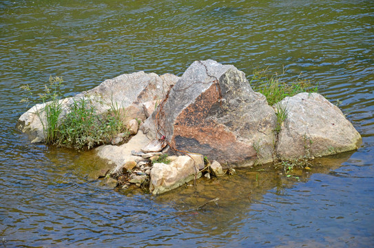 河流石头