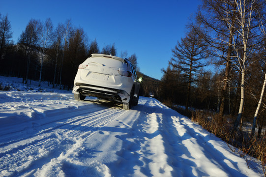 雪地越野车