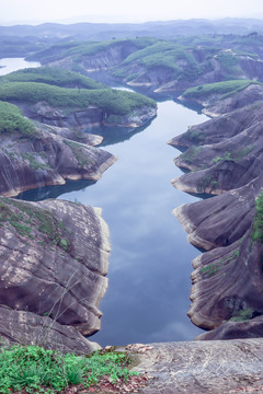 丹霞地貌山湖风光